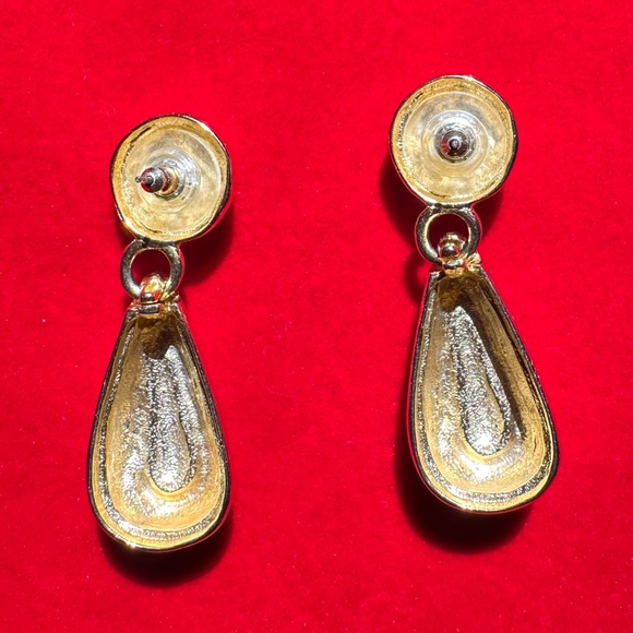 Vintage Gold Tone Red Teardrop Earrings - Picture 4 of 4